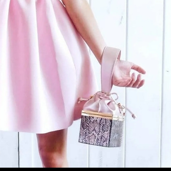 Snakeskin Print Pink cube Clutch purse wrist strap - Picture 1 of 15